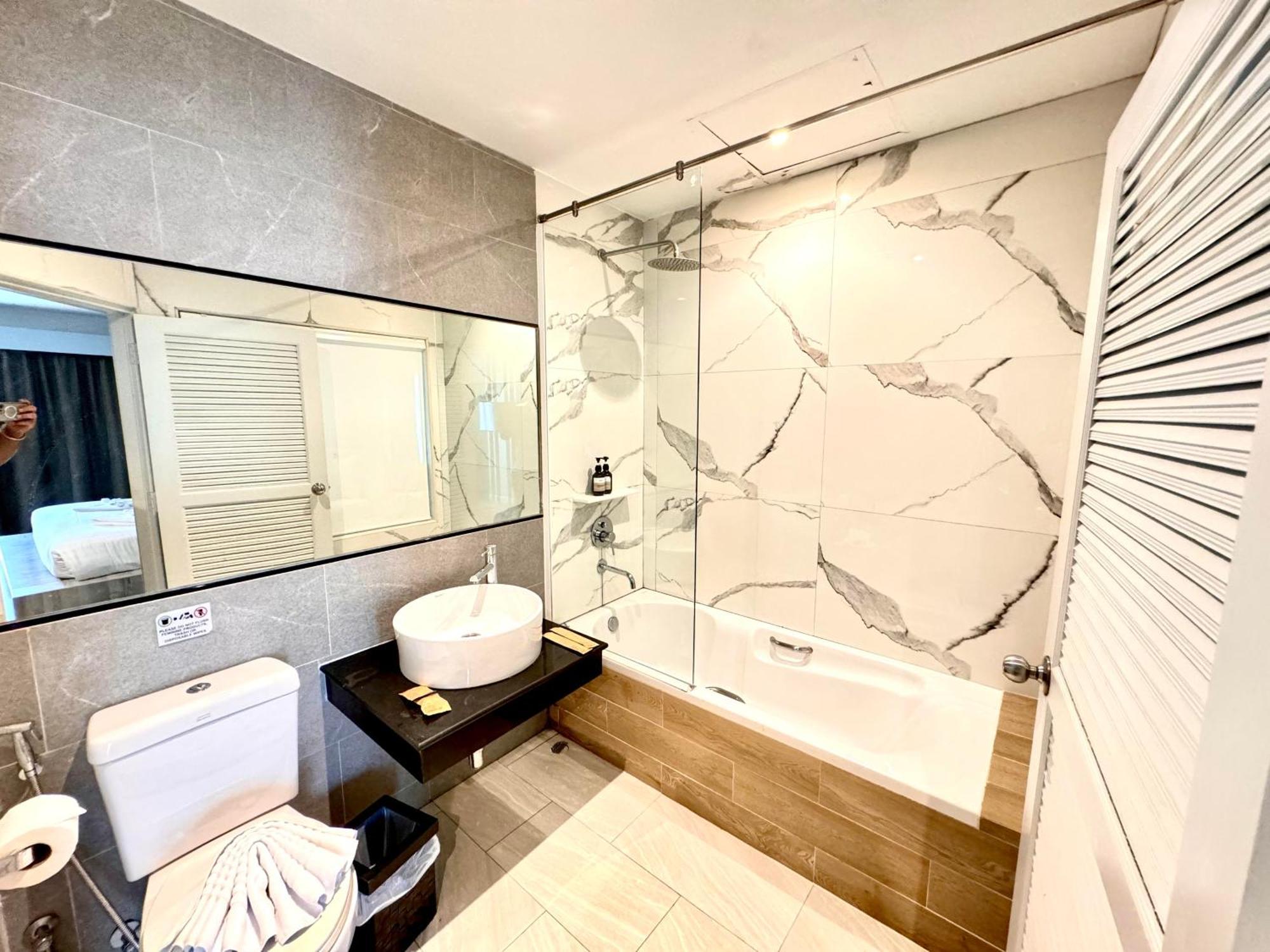 De Coze Hotel Patong Luaran gambar