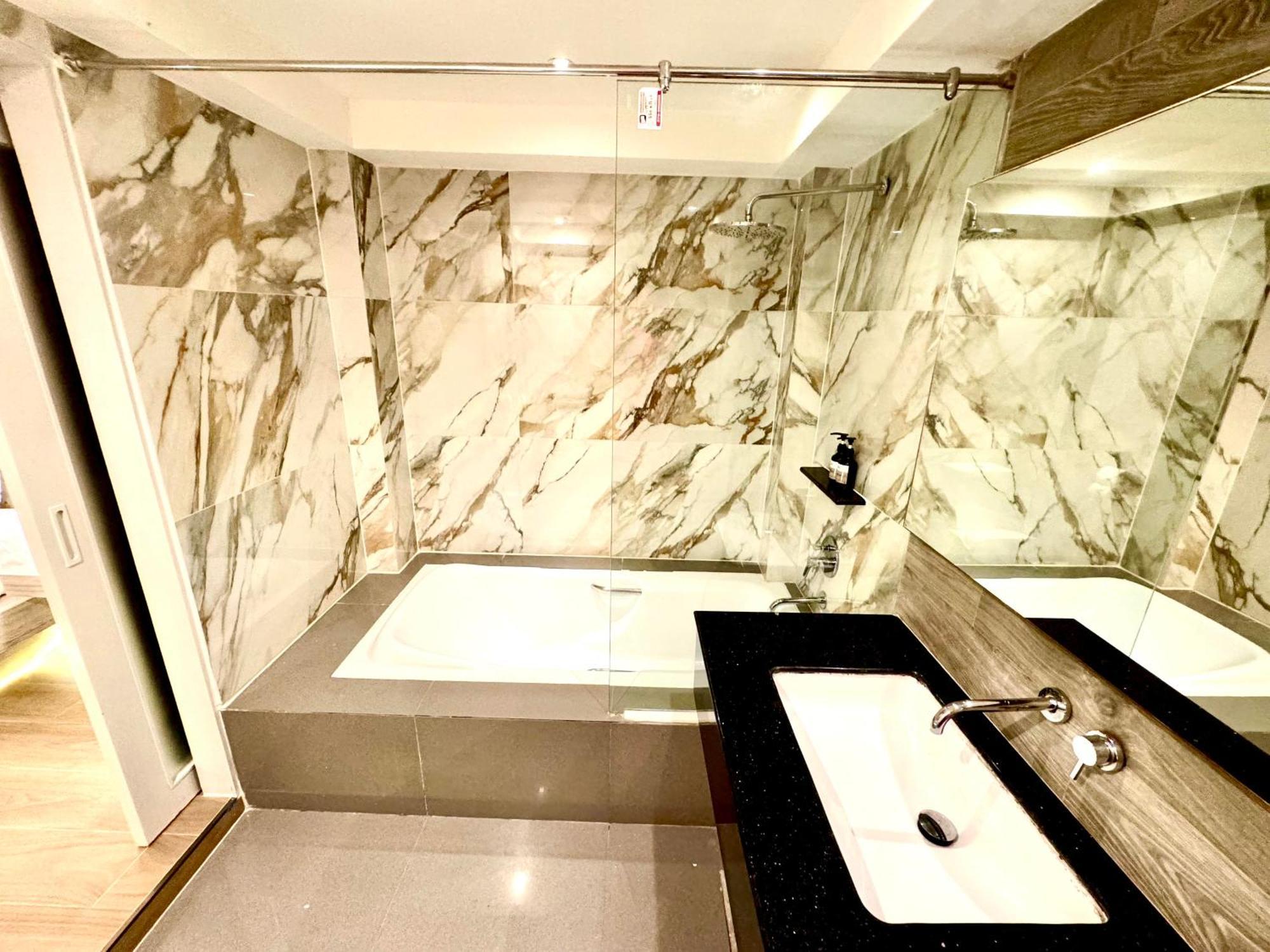 De Coze Hotel Patong Luaran gambar