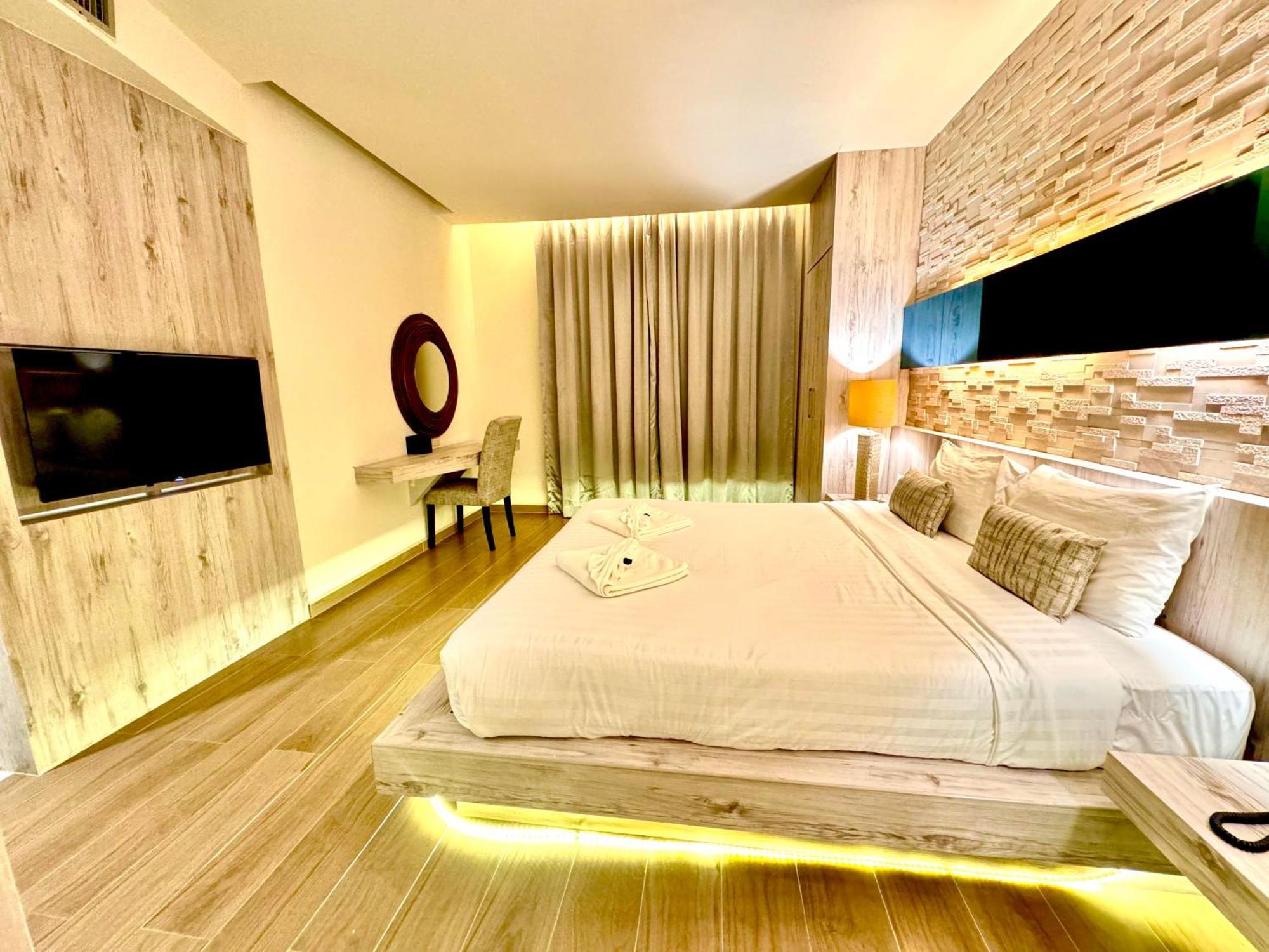 De Coze Hotel Patong Luaran gambar